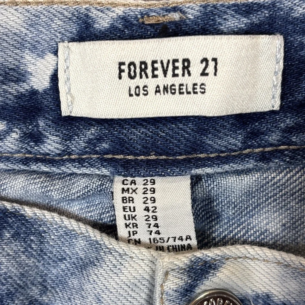 Forever 21‎ Premium Acid Wash Raw Hem Denim Shorts Zips up on sides – Size 29